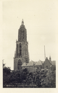 11966 Gezicht op de Cunerakerk te Rhenen, uit het zuidwesten.